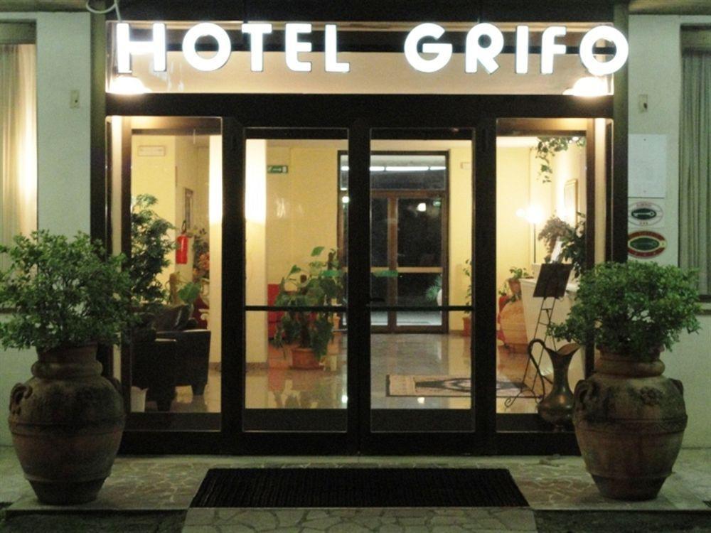 Il Grifo Hotel E Bisteccheria Toscana Montepulciano Bagian luar foto